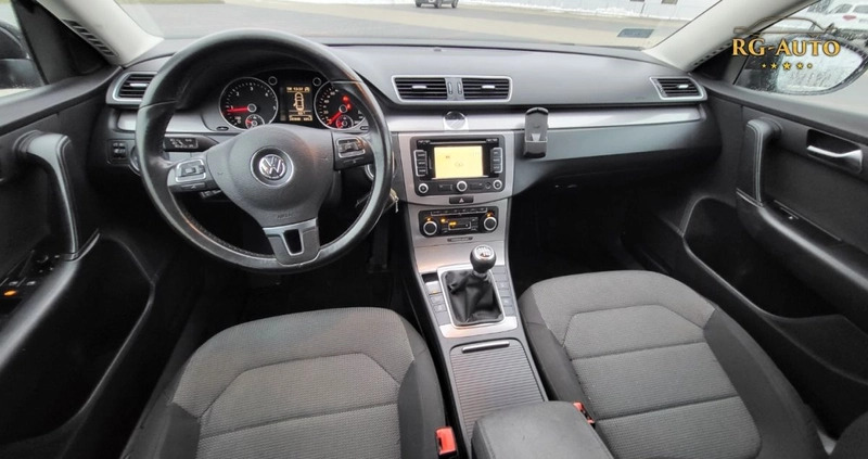 Volkswagen Passat cena 33900 przebieg: 240000, rok produkcji 2011 z Skawina małe 704